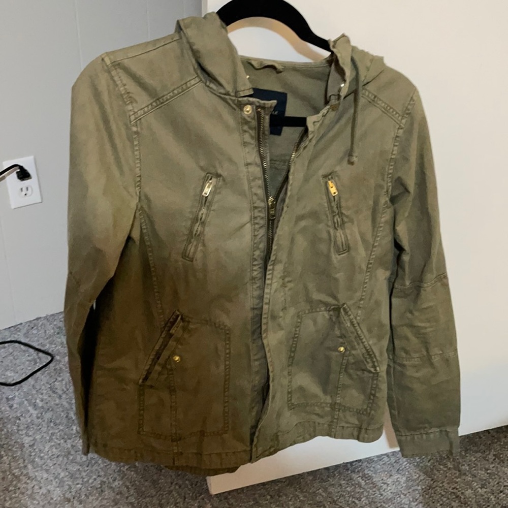 AMERICAN EAGLE army green jacket with zippers and pockets
